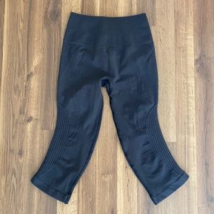 Lululemon 17” cropped leggings